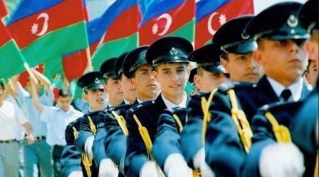 Ali hərbi məktəbdə təntənəli mərasim