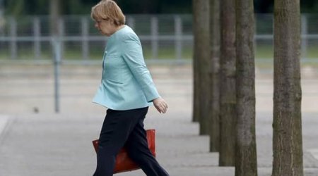 Dünya Merkelin bu fotosunu müzakirə edir - FOTO