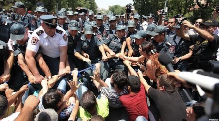 Police disperse Yerevan protests, detain young activists