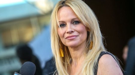 Məşhur Hollivud aktrisası Putinə açıq məktub yazdı