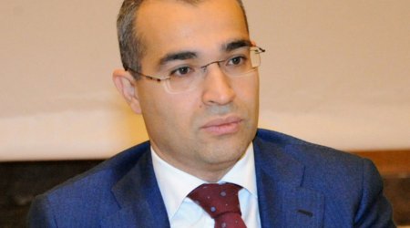Министр популяризирует бадминтон