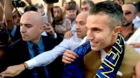 Robin van Persie set to join Fenerbahce after getting hero's reception