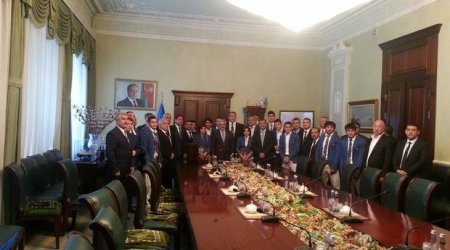 Rövnəq Abdullayev “Neftçi”nin idmançılarını təbrik etdi