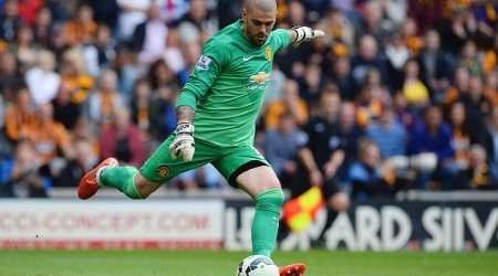 Valdes dropped for Manchester United's pre-season tour