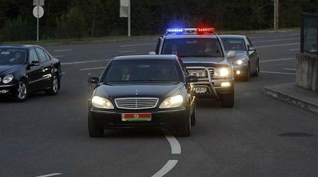 Lukaşenkonun korteji qəzaya düşdü - Fotolar