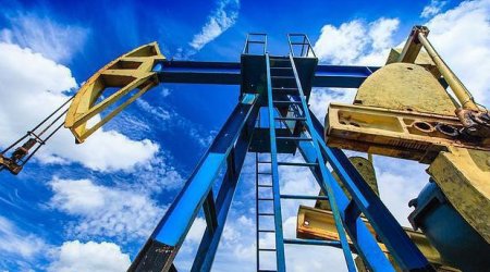 Нефть подешевела