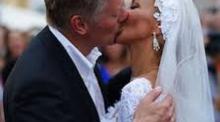 Свадебный поцелуй пресс секретаря Путина