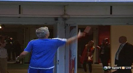 Mourinho throws his Community Shield runners-up medal to a young Arsenal fan