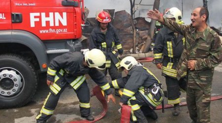 Bakıda çoxmərtəbəli yaşayış binasında yanğın