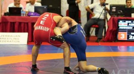 Azerbaijani wrestlers beat Armenian rivals