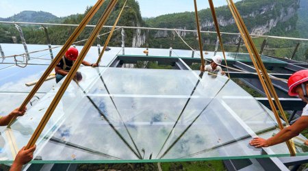 Gigantic glass viewing platform to open 820 feet