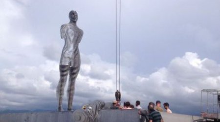 Sculpture of Ali and Nino ruined in Batumi