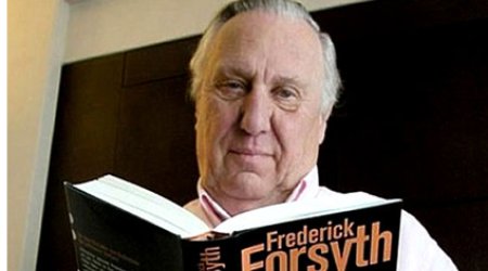 Məşhur yazıçı kəşfiyyatçı çıxdı - FOTO+VİDEO