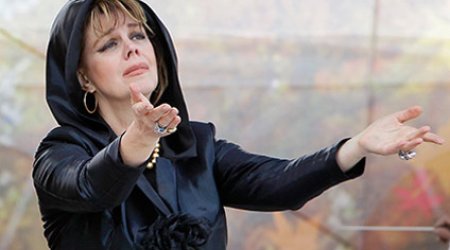 Rəsmi Bakı müğənnini cəzalandırdı