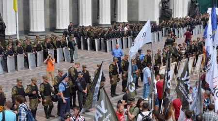 Возле Рады прогремел взрыв, около 40 пострадавших