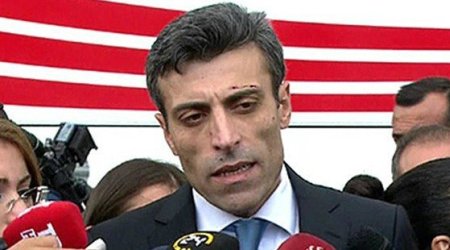 101 gün girov qalan diplomat deputatlığa hazırlaşır