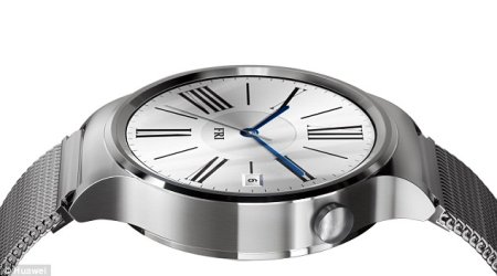 Motorola debuts revamped Watch