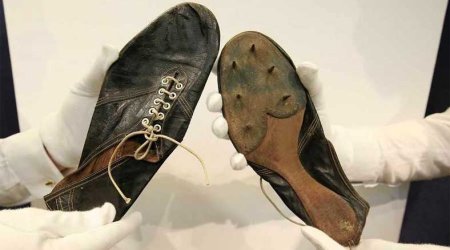 Bu idmançının ayaqqabıları 412 min dollara satıldı - FOTO