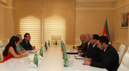 Economy minister meets EU envoy to protest 'anti-Azerbaijan' resolution