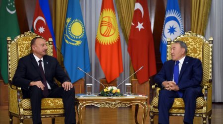 Nazarbayev İlham Əliyev ilə görüşdü