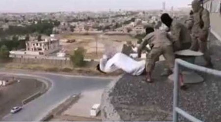 ИГИЛ казнил гомосексуалиста