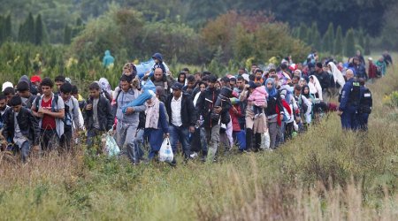 20,000 refugees arrive in Austria in just two days
