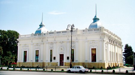 Kukla Teatrında 