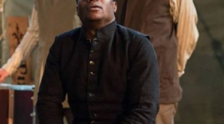 “Qlobus” Teatrı  “Hamlet” tamaşasını nümayiş etdirib