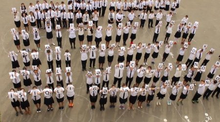 Qax məktəbliləri flaşmob keçiriblər -  FOTOLAR