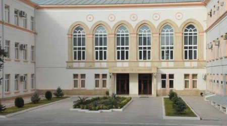 Məhkəmə sədri dövlət qurumunu məhkəməyə verdi
