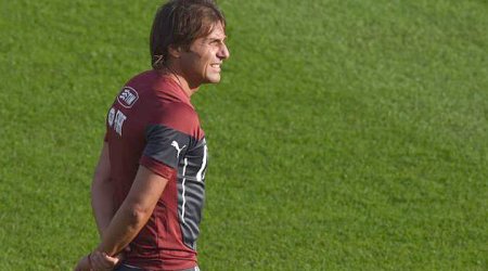 Konte İtaliya yığmasından getmək istəyir