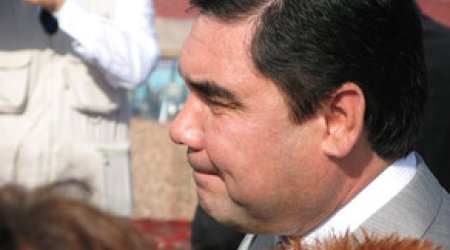 ​Türkmənistan Xəzərdə hərbi parad keçirib