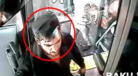 Bakıda sərnişin sürücünü döydü -  VİDEO