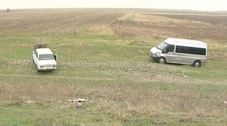 Azərbaycanda mikroavtobus dərəyə aşdı, xəsarət alanlar var