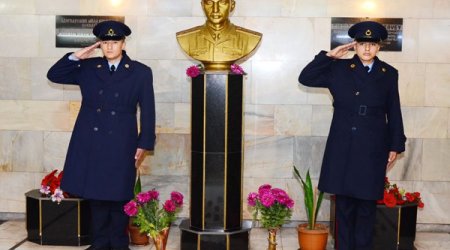 Bakıda baş vermiş metro terrorunun anım mərasimi keçirilib - FOTOLAR