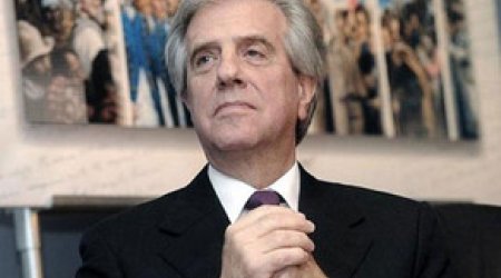 Uruqvay prezidenti təyyarədə sərnişini boğulmadan xilas edib