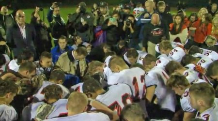 Тренер лишился работы из-за молитв