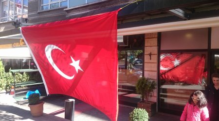 Türkiyə vətəndaşları əlil arabalarında seçkiyə getdi - FOTOLAR