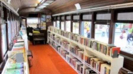 Təbrizdə qatarlara kitabxana qoyurlar