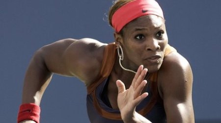 Serena Williams chases man after phone 'grabbed' in restaurant