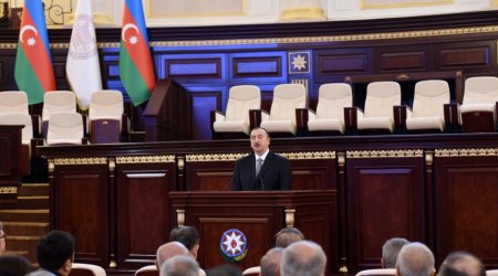 İlham Əliyev AMEA-nın ümumi yığıncağında çıxış etdi