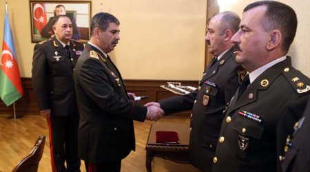 Hərbi qulluqçulara 