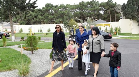 Mehriban Əliyeva Mərdəkanda körpələr evi-uşaq bağçasının açılışında - Fotolar