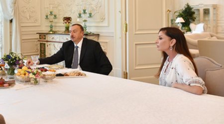 Prezident və xanımı Ərdoğanın təşkil etdiyi naharda