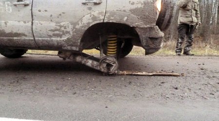 Russian replaces a missing wheel with a TREE for genius