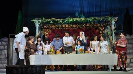 Gənc Tamaşaçılar Teatrında bir aya 40 tamaşa - Fotolar