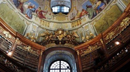 Barokko üslubundakı geniş kolleksiyalı kitabxana – REPORTAJ