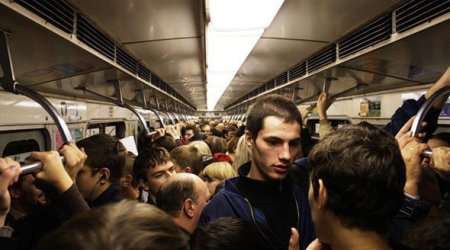 Bakı metrosunda növbəti panika 
