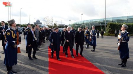 Davudoğlunun Azərbaycana rəsmi səfəri başa çatdı