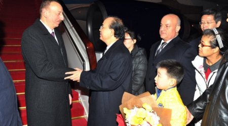 İlham Əliyev Pekinə gedib - Fotolar